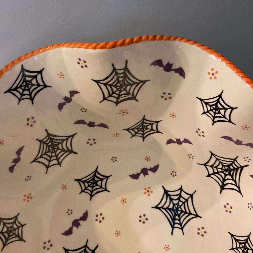14” Temp-Tations Halloween Spooky BOOfetti Ruffled Edge 4 QT Ceramic Bowl HUGE - Picture 9 of 13